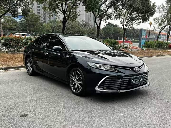 Фото 3 - Toyota Camry