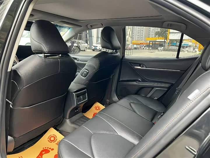 Фото 6 - Toyota Camry