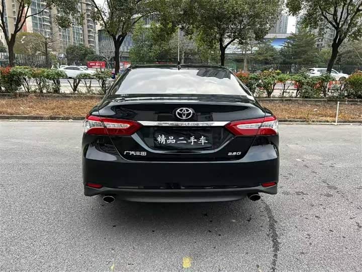 Фото 8 - Toyota Camry