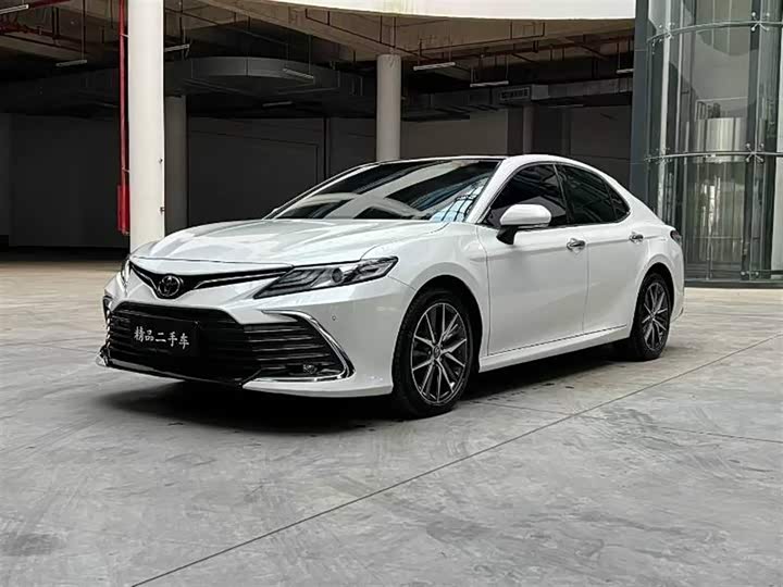 Фото 1 - Toyota Camry