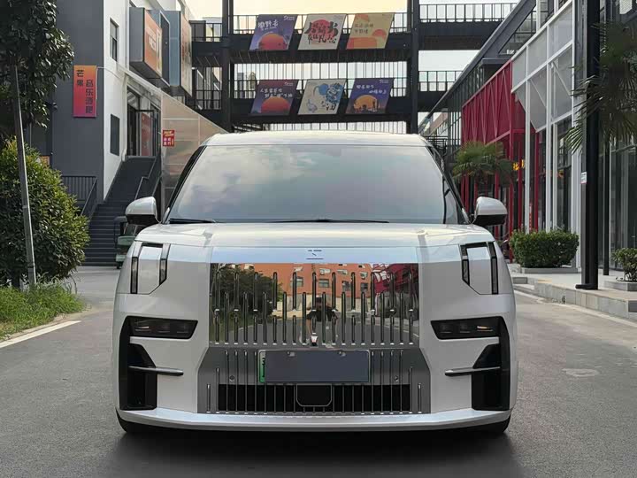 Фото 2 - Zeekr 009