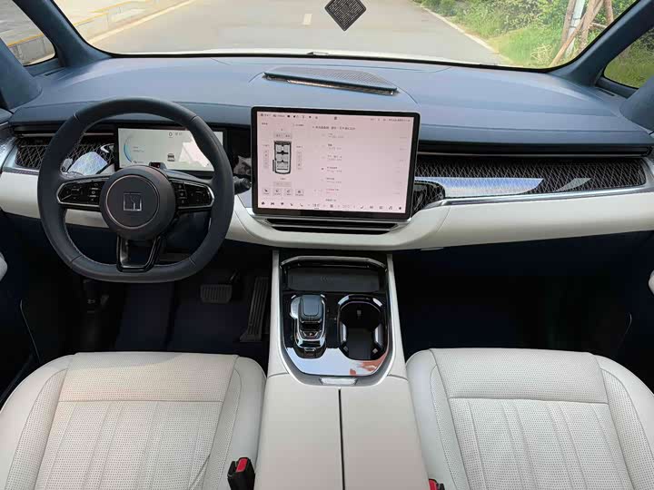 Фото 6 - Zeekr 009