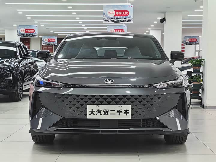 Фото 2 - Changan UNI-V Hybrid