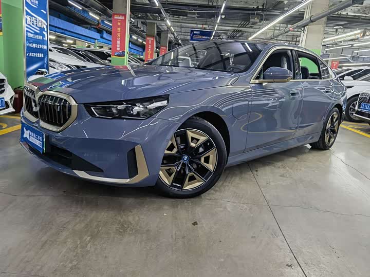 Фото 1 - BMW i5