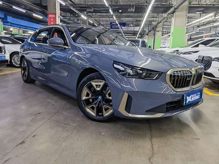 Фото 3 - BMW i5