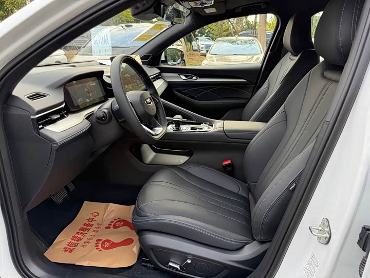 Фото 4 - Geely Preface