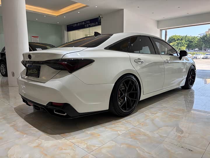 Фото 6 - Toyota Avalon