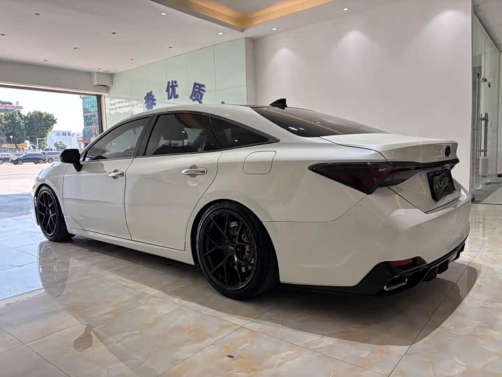 Фото 7 - Toyota Avalon