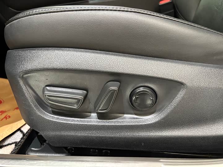 Фото 9 - Toyota Avalon