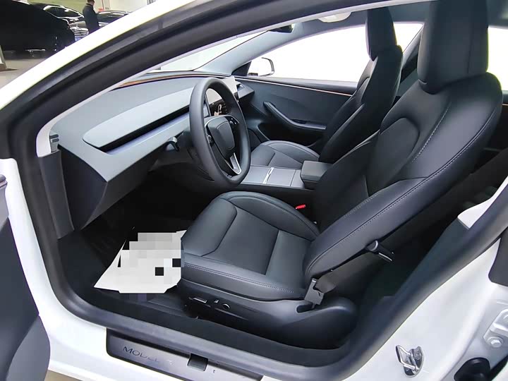 Фото 4 - Tesla Model 3