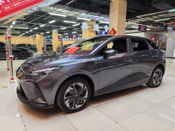 Фото 1 - MG Motor 4 EV