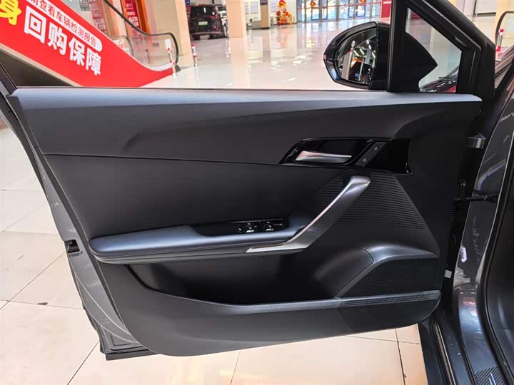 Фото 6 - MG Motor 4 EV