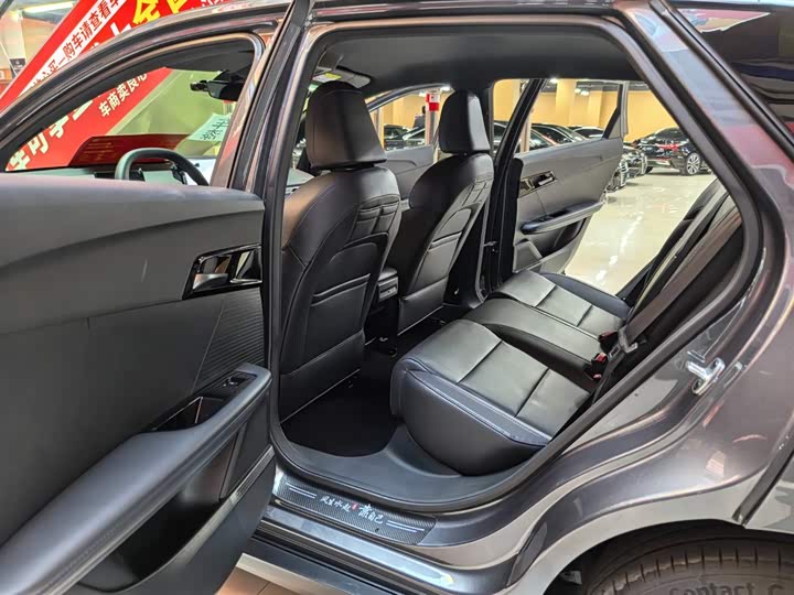 Фото 7 - MG Motor 4 EV