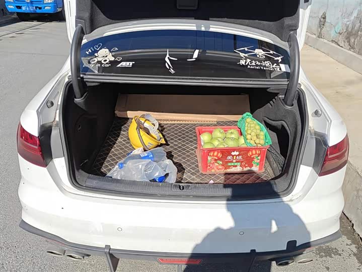 Фото 4 - Audi A4L