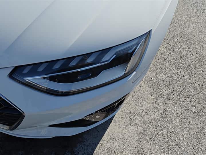 Фото 5 - Audi A4L