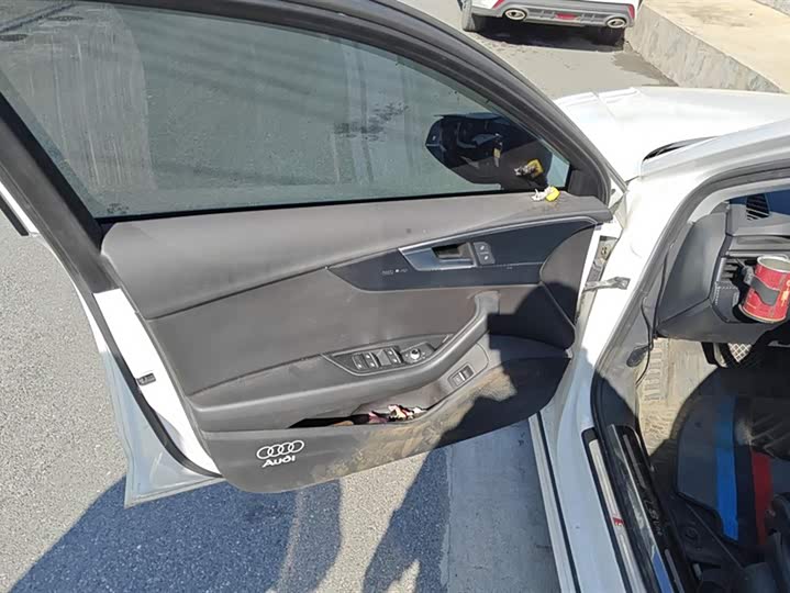 Фото 7 - Audi A4L