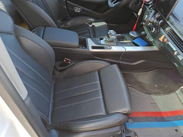 Фото 8 - Audi A4L