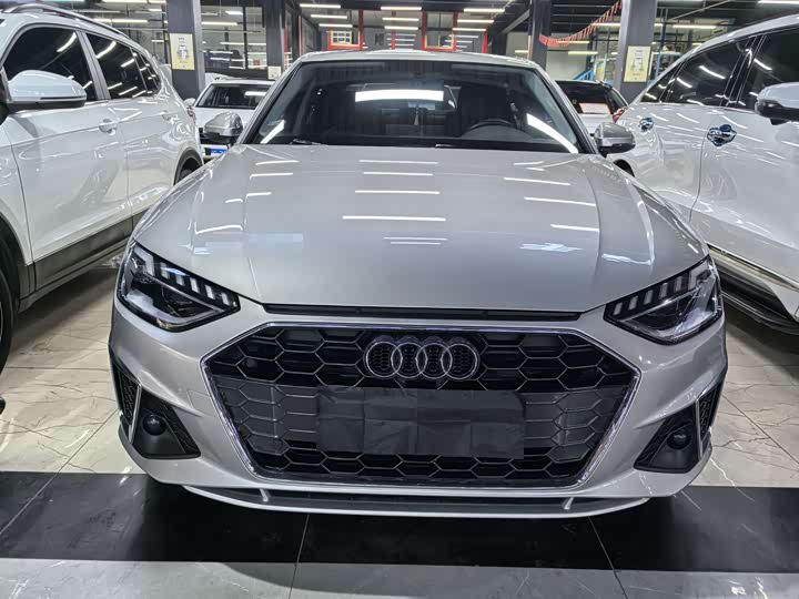 Фото 2 - Audi A4L