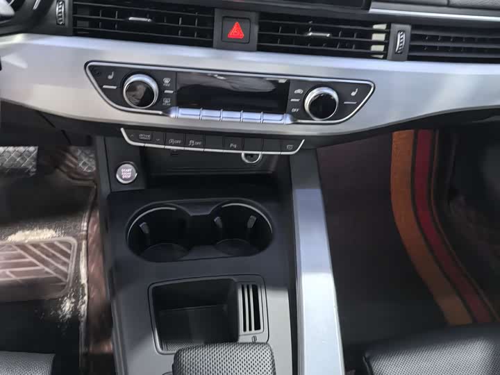 Фото 9 - Audi A4L