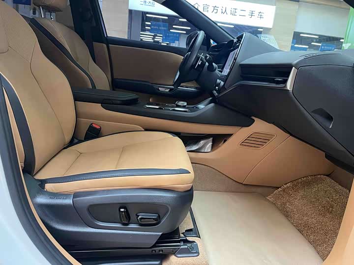 Фото 9 - Lexus RZ