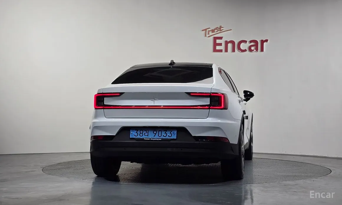 Фото 4 - Polestar 2