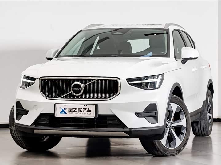 Фото 2 - Volvo XC40