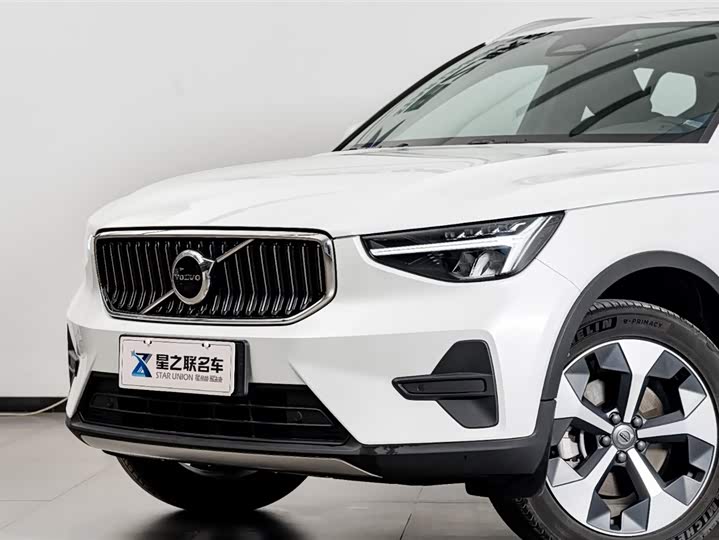 Фото 3 - Volvo XC40
