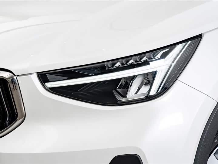 Фото 4 - Volvo XC40