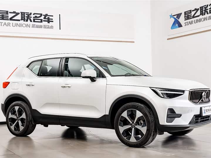Фото 6 - Volvo XC40