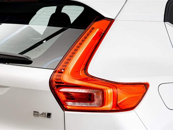 Фото 9 - Volvo XC40