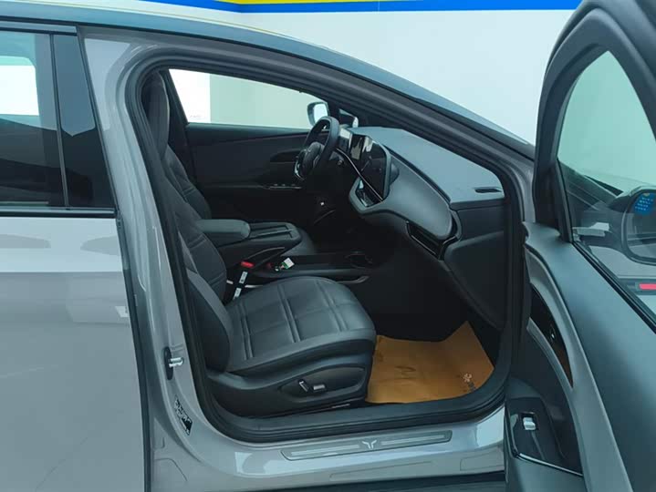 Фото 8 - Hongqi EH7