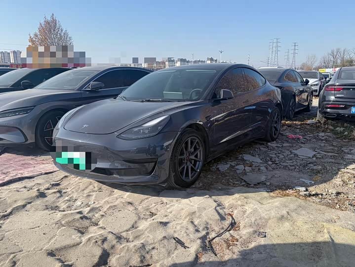 Фото 1 - Tesla Model 3