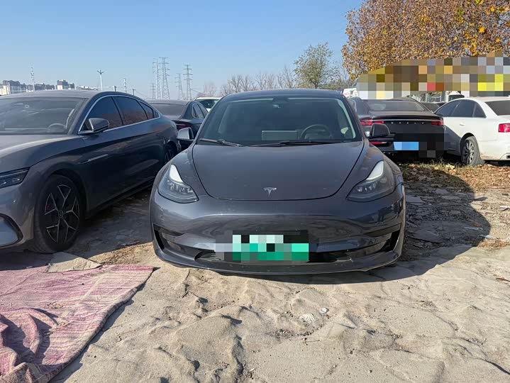 Фото 2 - Tesla Model 3