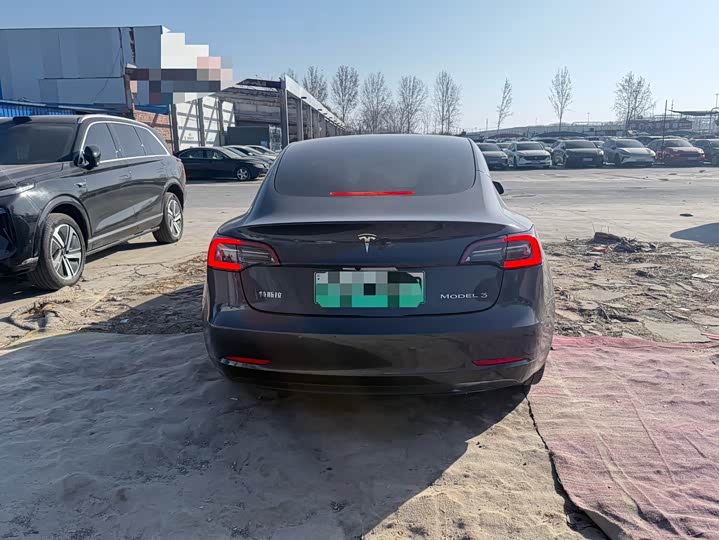Фото 3 - Tesla Model 3