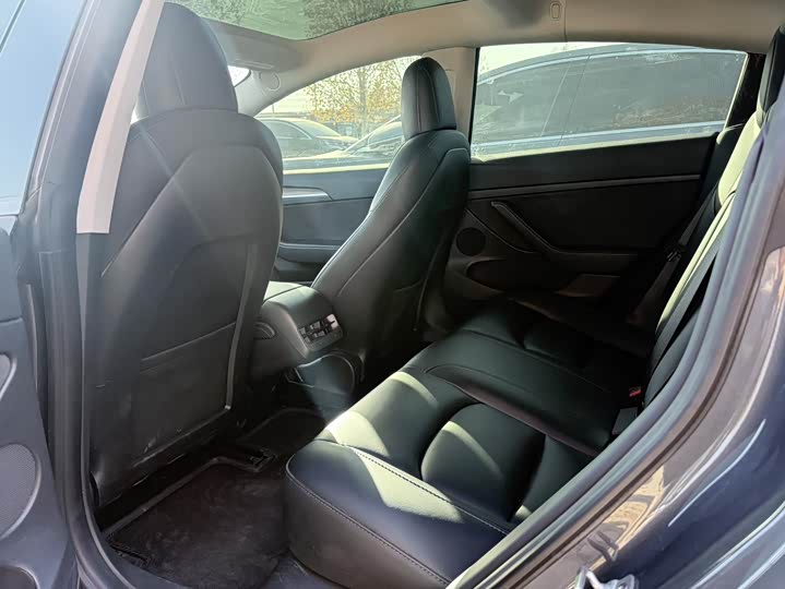 Фото 6 - Tesla Model 3