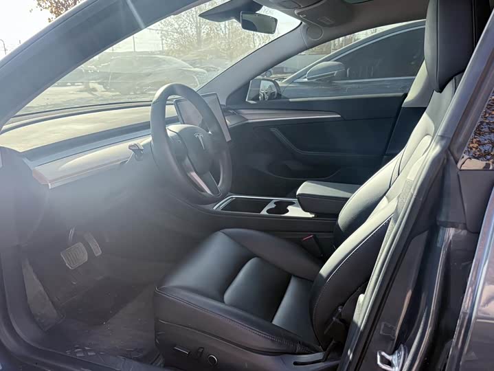 Фото 9 - Tesla Model 3