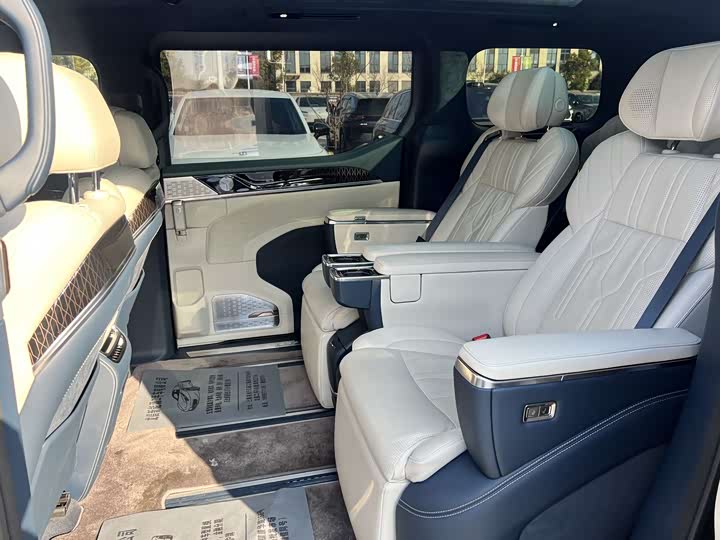 Фото 3 - Zeekr 009