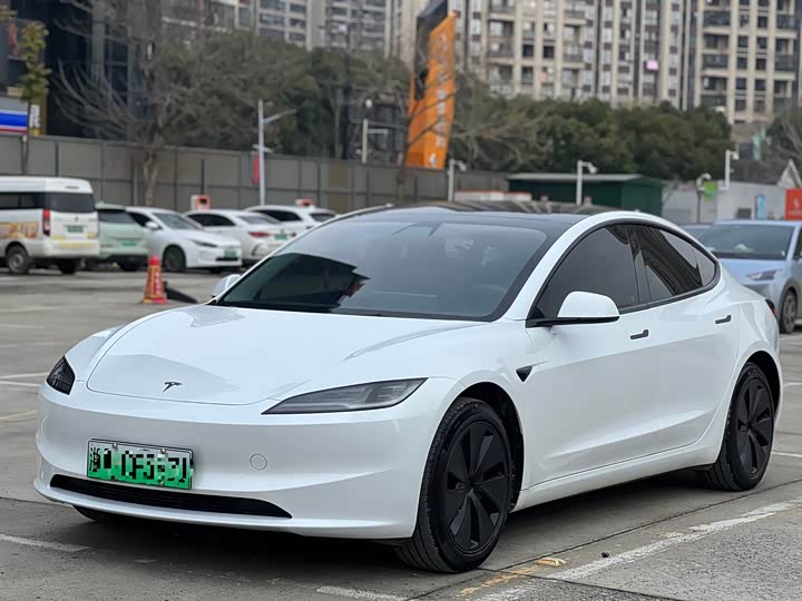 Фото 1 - Tesla Model 3