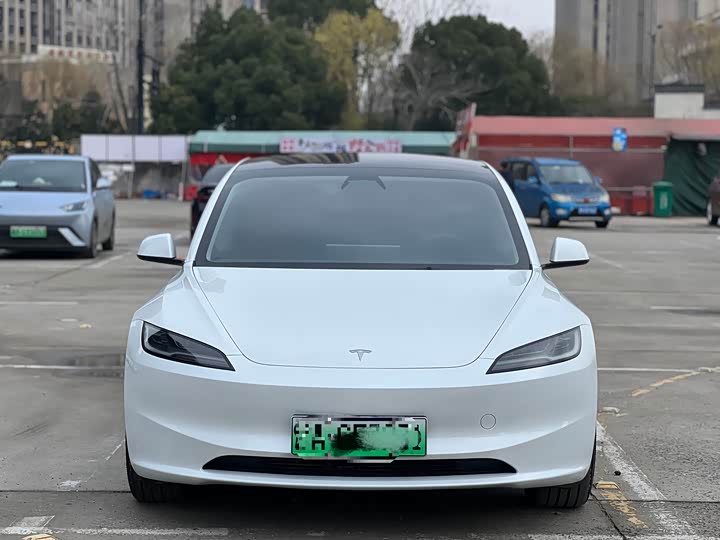 Фото 2 - Tesla Model 3