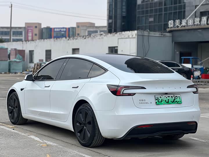 Фото 5 - Tesla Model 3