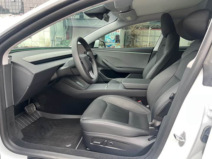 Фото 6 - Tesla Model 3