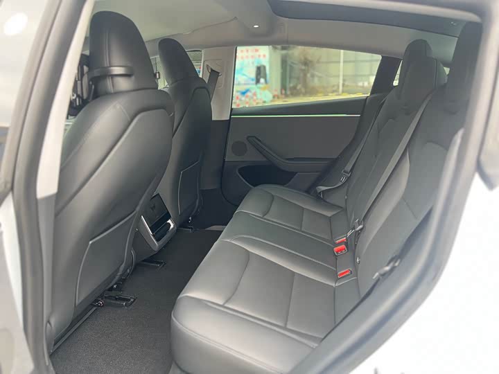 Фото 8 - Tesla Model 3