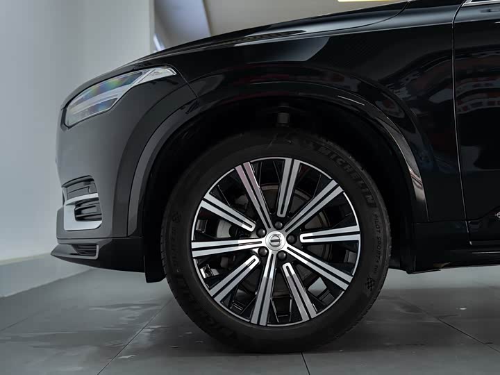 Фото 9 - Volvo XC90