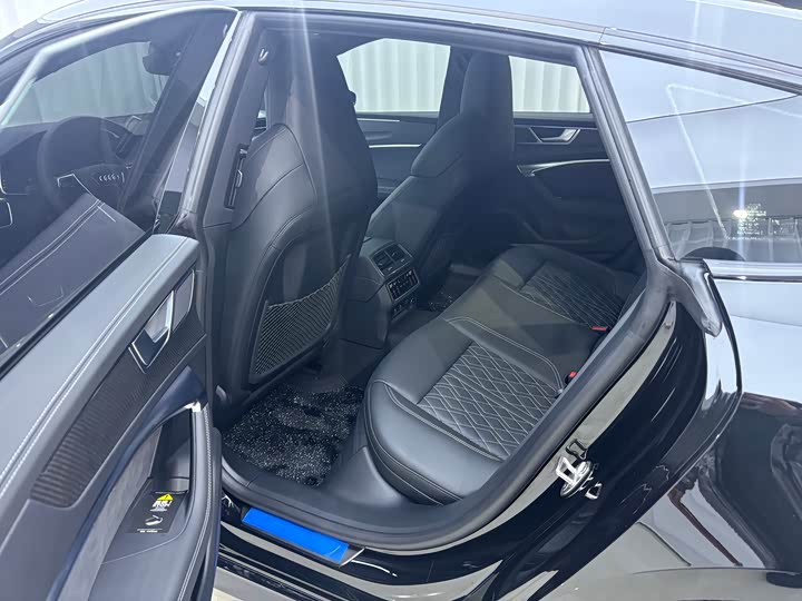 Фото 7 - Audi A7