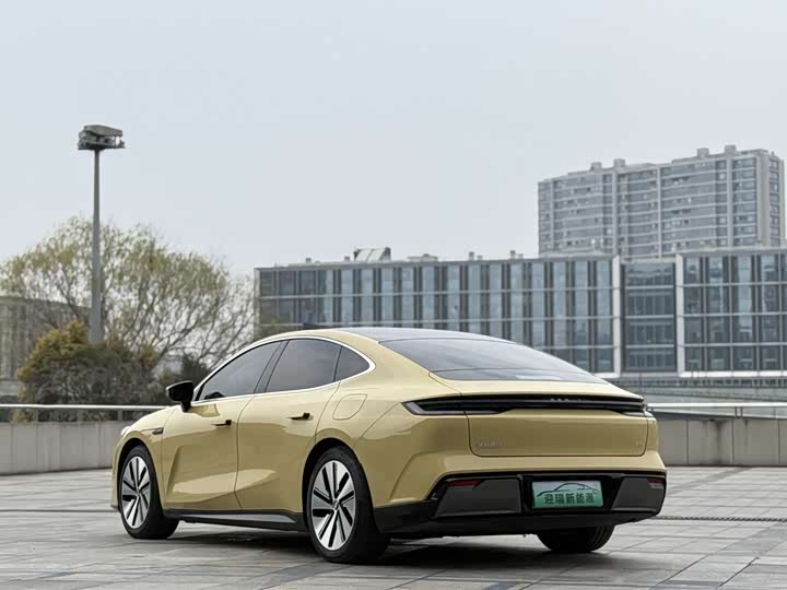 Фото 3 - Geely Galaxy E8