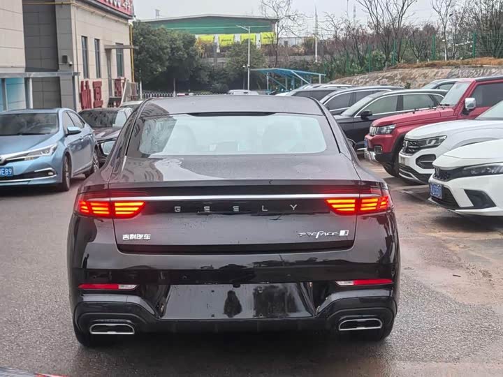 Фото 4 - Geely Preface