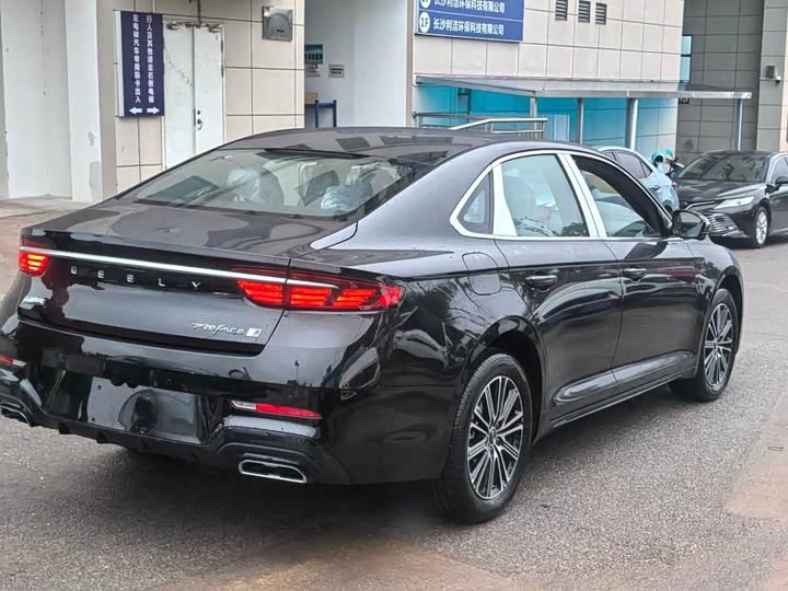 Фото 8 - Geely Preface