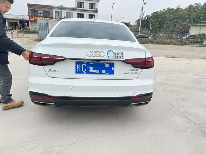 Фото 5 - Audi A4L