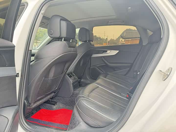 Фото 9 - Audi A4L