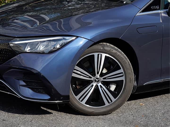 Фото 9 - Mercedes-Benz EQE